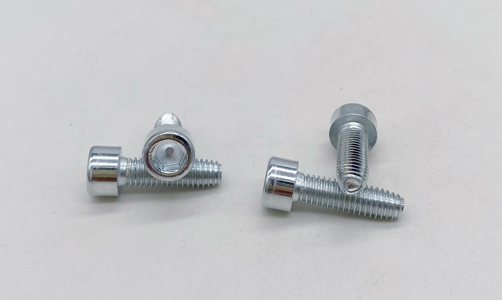 DIN7500E六角形のスレッドセルフタッピングネジを使用する方法は？